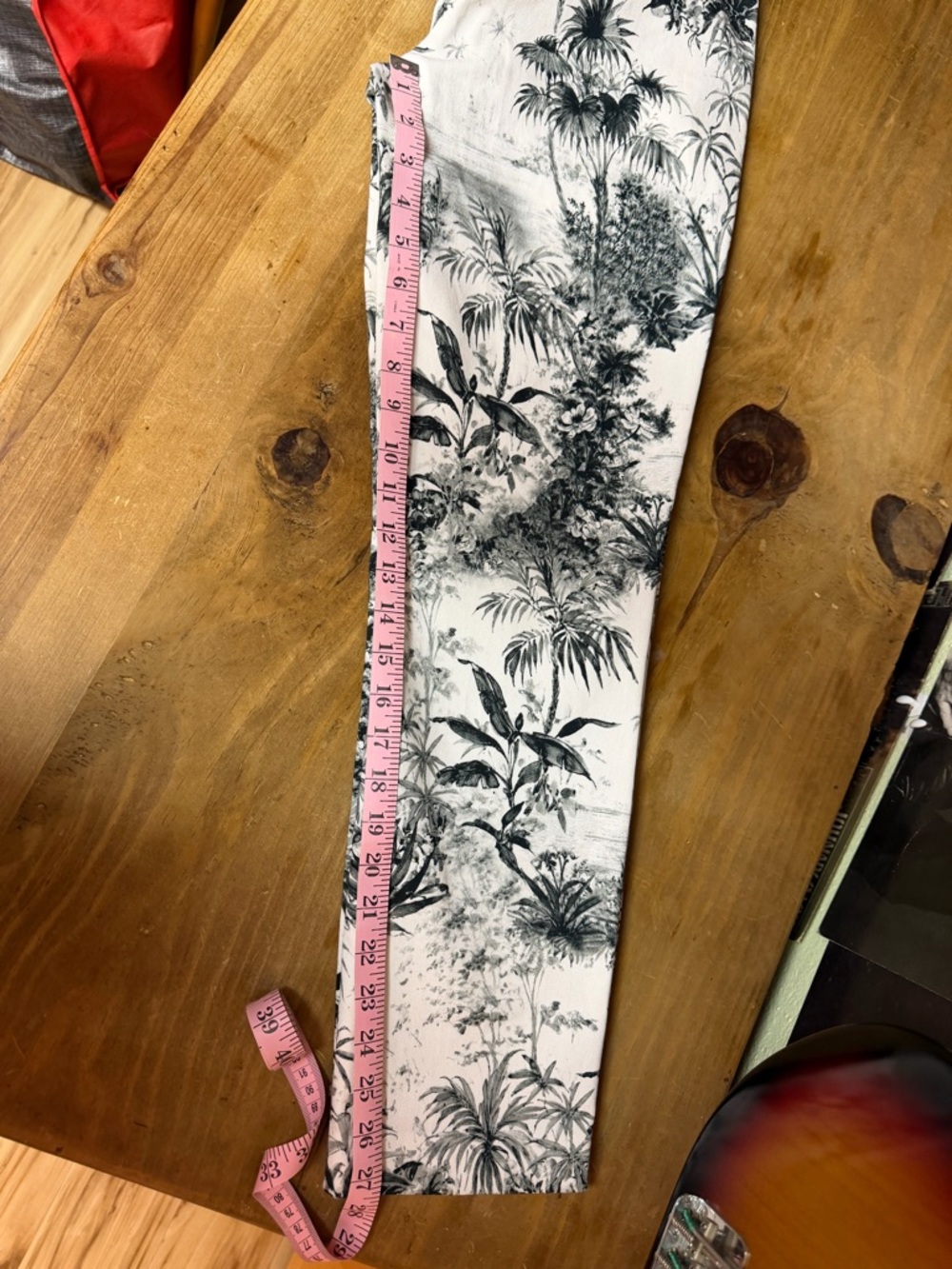 Adam Lippes Black and White Tropical-Print Pants - Picture 8 of 8